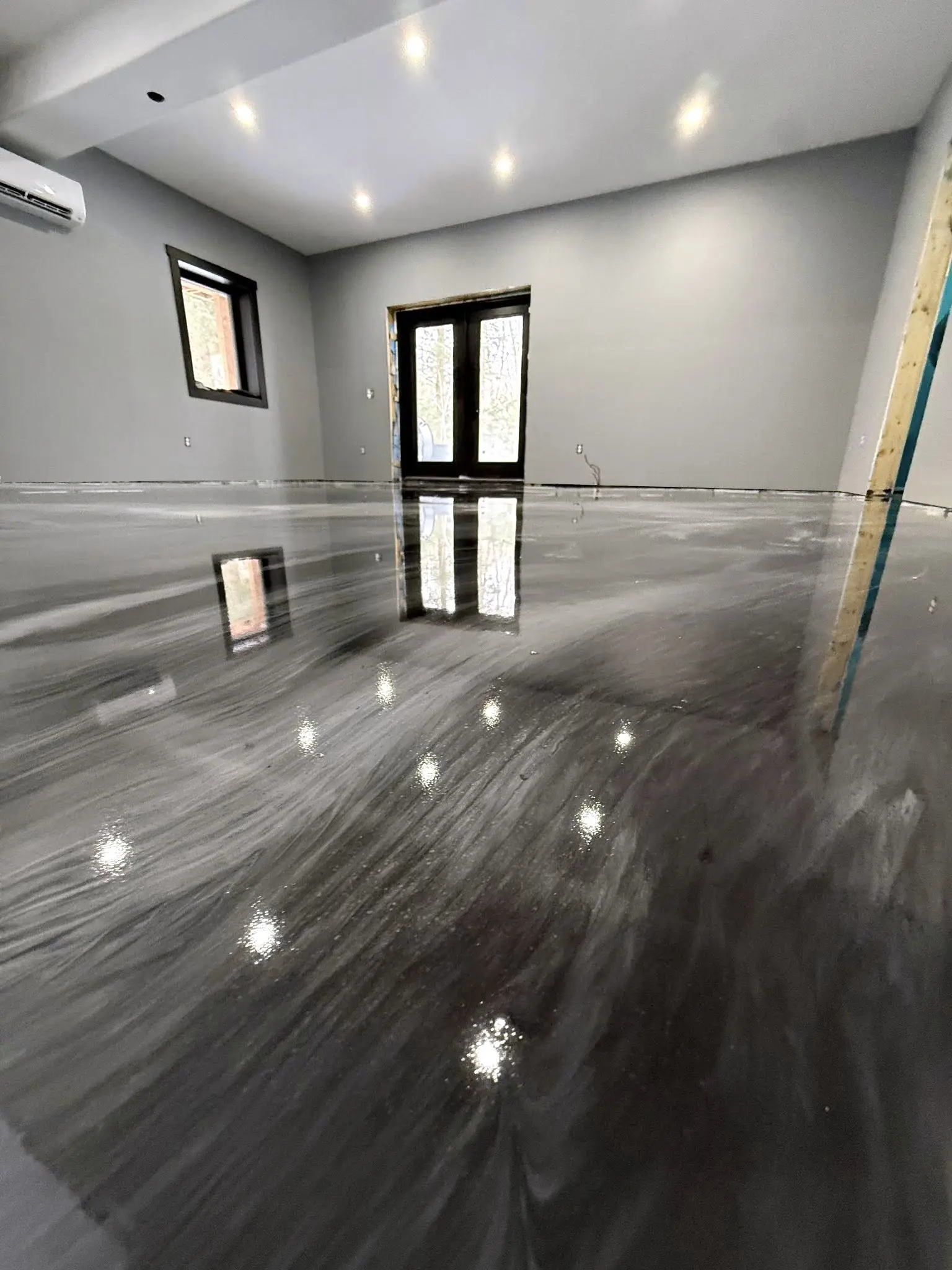 Dark metallic epoxy room floor